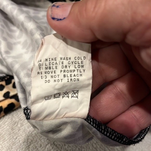 Hot Chillys Women’s Cheetah Print Quarter  Zip Top size medium - Picture 10 of 12